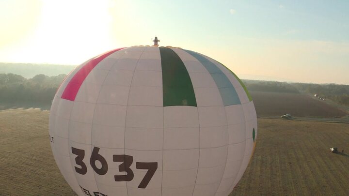 France Télévisions, Téléthon : le nouveau record de Rémi Ouvrard sur sa montgolfière. Image Powerloop.